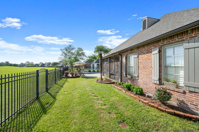 2315 S Turnberry Ave, Zachary, LA 70791