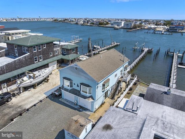 21 N BAY AVE, Manahawkin, NJ 08050