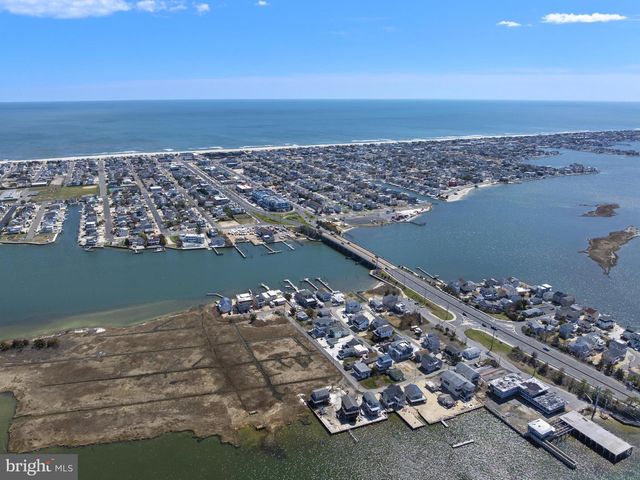 21 N BAY AVE, Manahawkin, NJ 08050