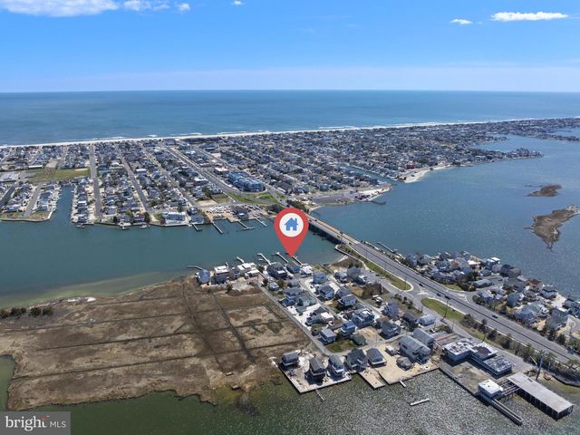 21 N BAY AVE, Manahawkin, NJ 08050