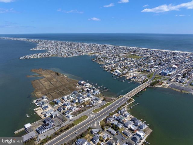 21 N BAY AVE, Manahawkin, NJ 08050