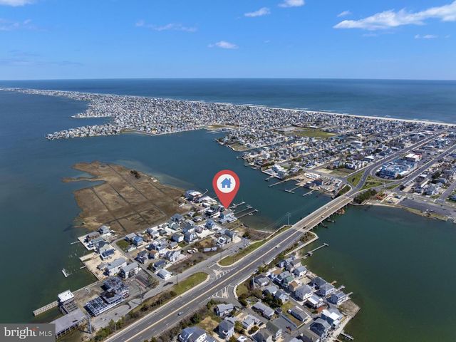21 N BAY AVE, Manahawkin, NJ 08050