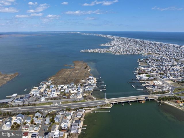 21 N BAY AVE, Manahawkin, NJ 08050
