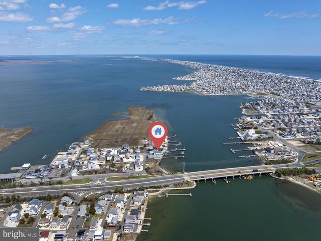 21 N BAY AVE, Manahawkin, NJ 08050