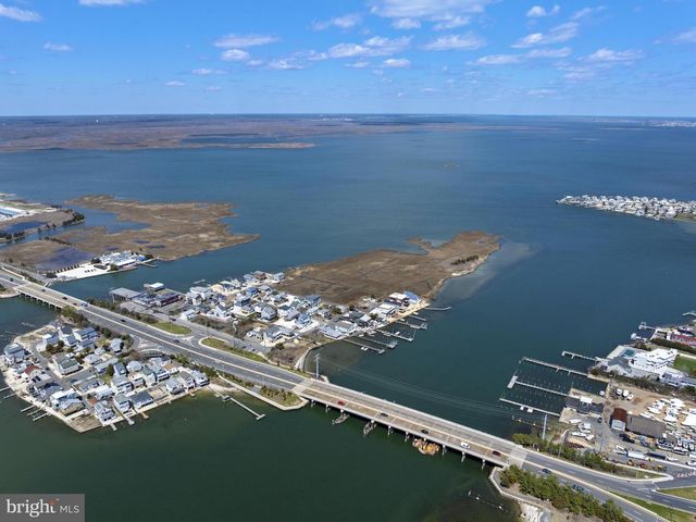 21 N BAY AVE, Manahawkin, NJ 08050