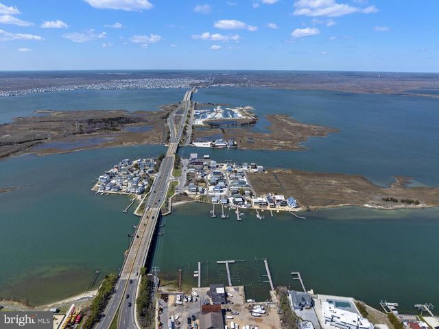 21 N BAY AVE, Manahawkin, NJ 08050