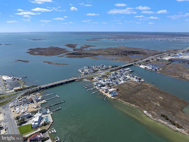 21 N BAY AVE, Manahawkin, NJ 08050
