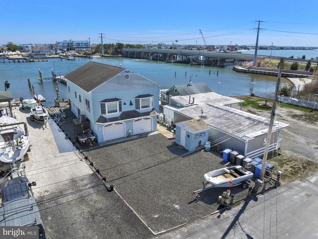 21 N BAY AVE, Manahawkin, NJ 08050