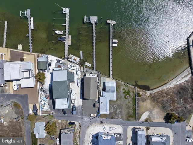 21 N BAY AVE, Manahawkin, NJ 08050