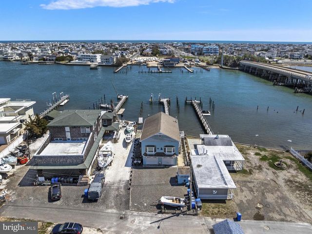 21 N BAY AVE, Manahawkin, NJ 08050