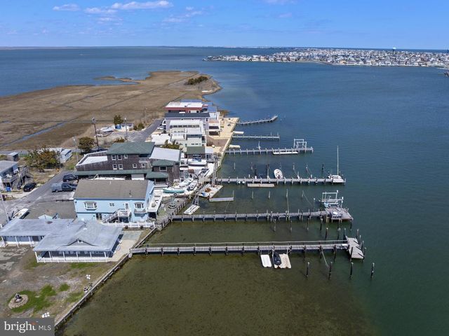 21 N BAY AVE, Manahawkin, NJ 08050