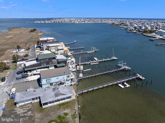 21 N BAY AVE, Manahawkin, NJ 08050