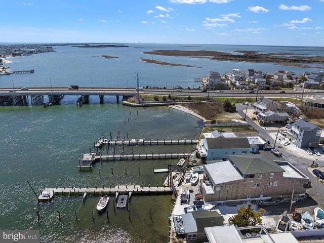 21 N BAY AVE, Manahawkin, NJ 08050