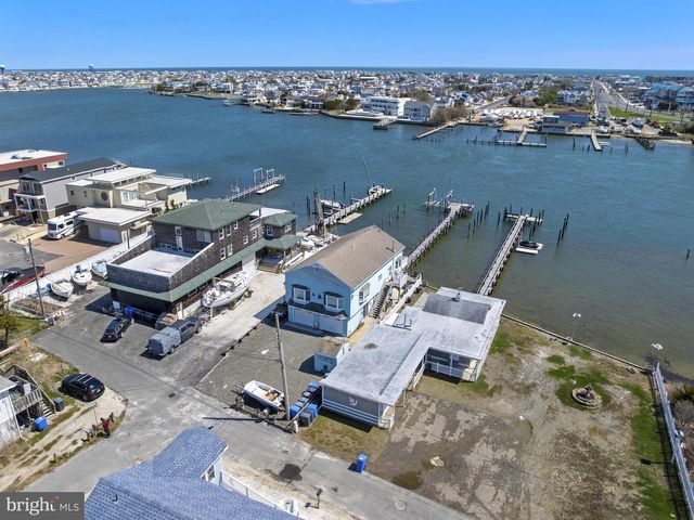 21 N BAY AVE, Manahawkin, NJ 08050