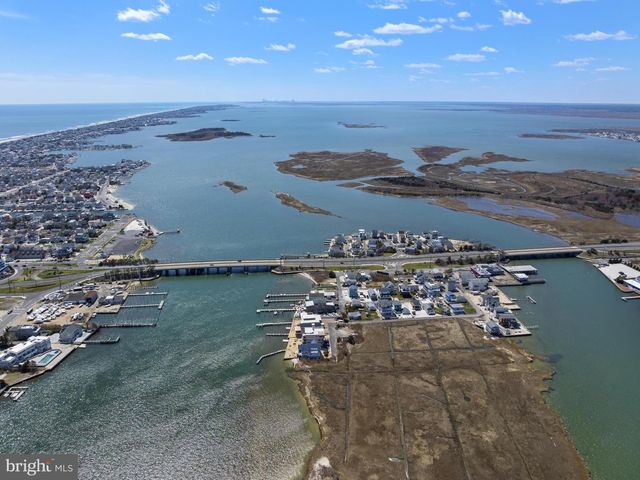 21 N BAY AVE, Manahawkin, NJ 08050