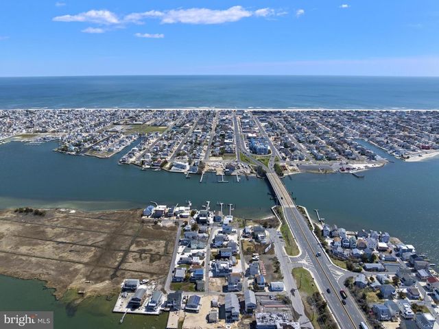 21 N BAY AVE, Manahawkin, NJ 08050
