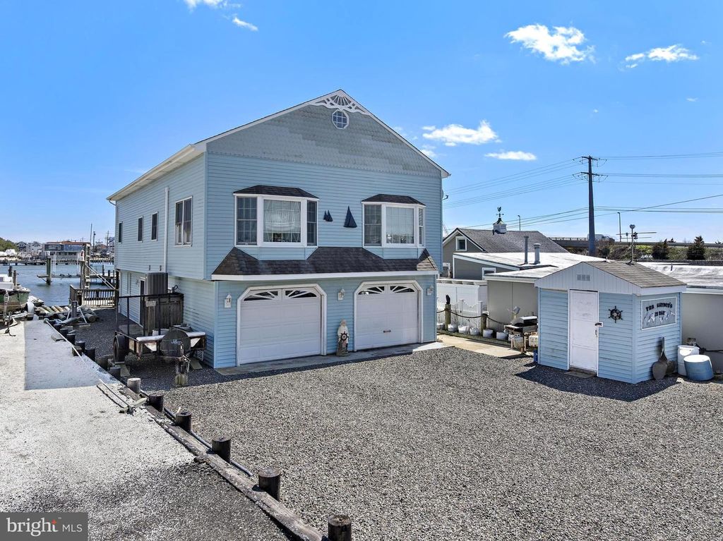 21 N BAY AVE, Manahawkin, NJ 08050