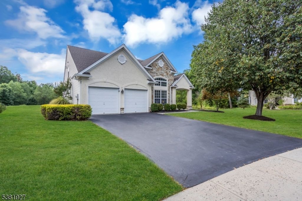 21 Buckingham Dr, Hopewell Twp., NJ 08534