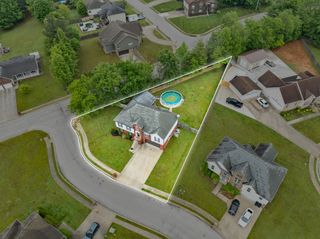 125 W Observatory Dr, Clarksville, TN 37040
