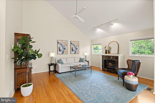 1424 BELCASTLE CT, Reston, VA 20194