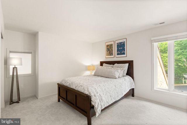 1424 BELCASTLE CT, Reston, VA 20194