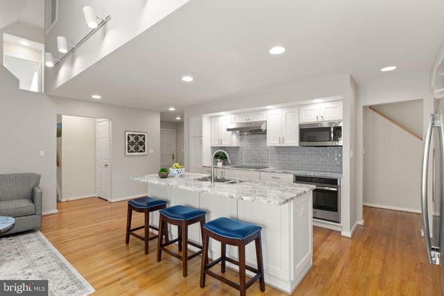 1424 BELCASTLE CT, Reston, VA 20194