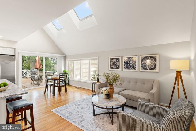 1424 BELCASTLE CT, Reston, VA 20194