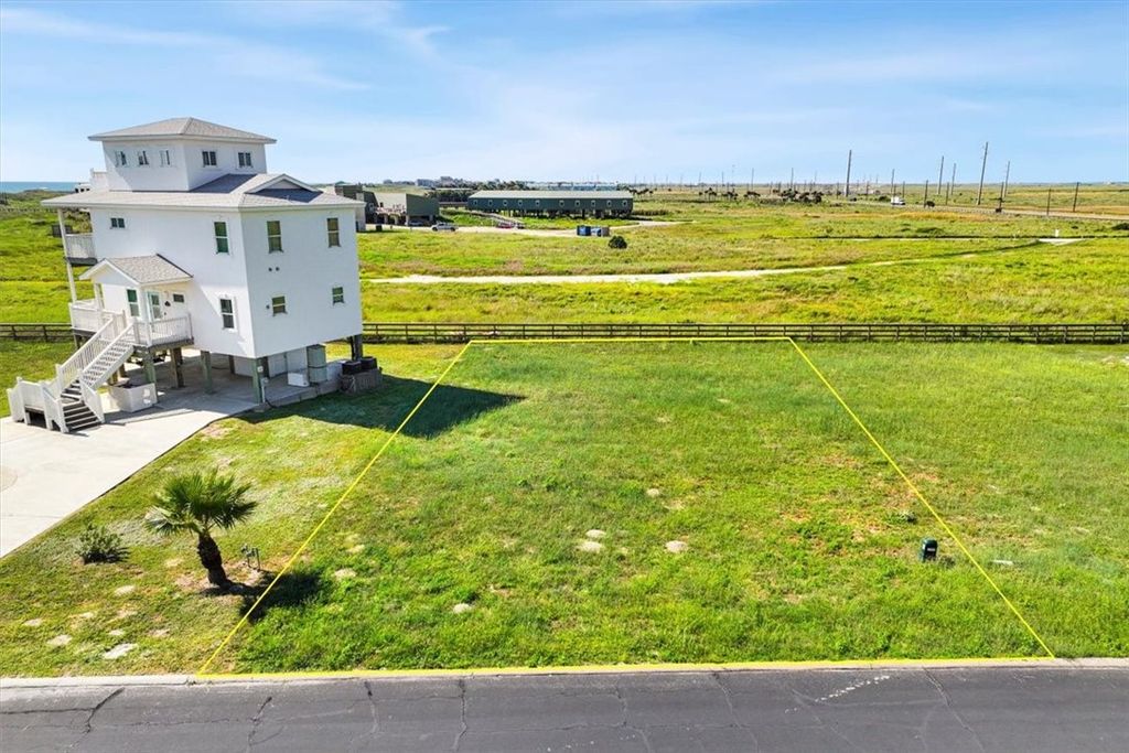 137 Beach View Dr, Port Aransas, TX 78373 — exterior