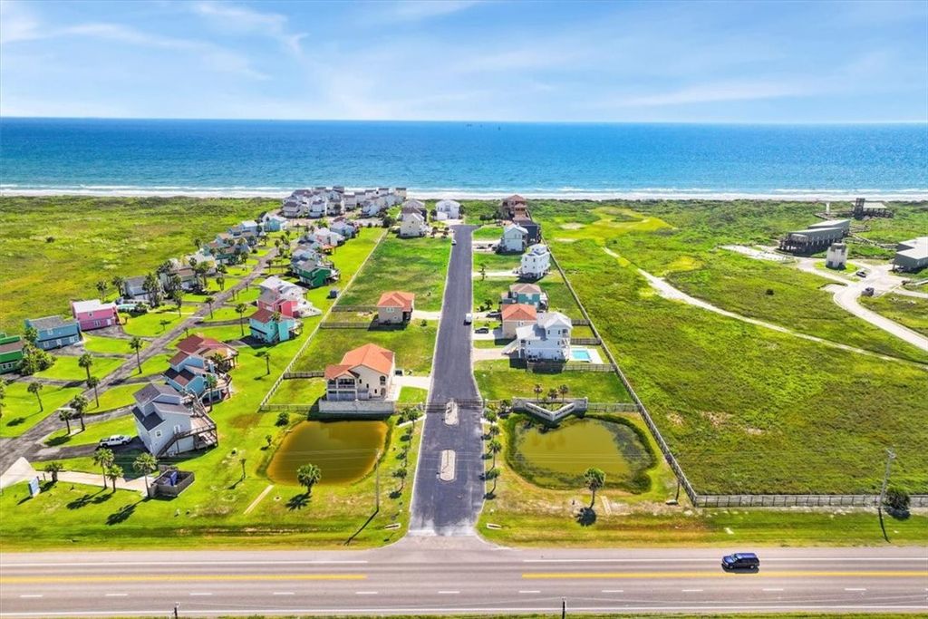 137 Beach View Dr, Port Aransas, TX 78373 — photo 2