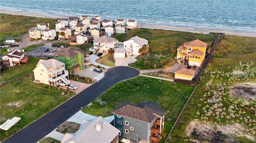 137 Beach View Dr, Port Aransas, TX 78373 — photo 4