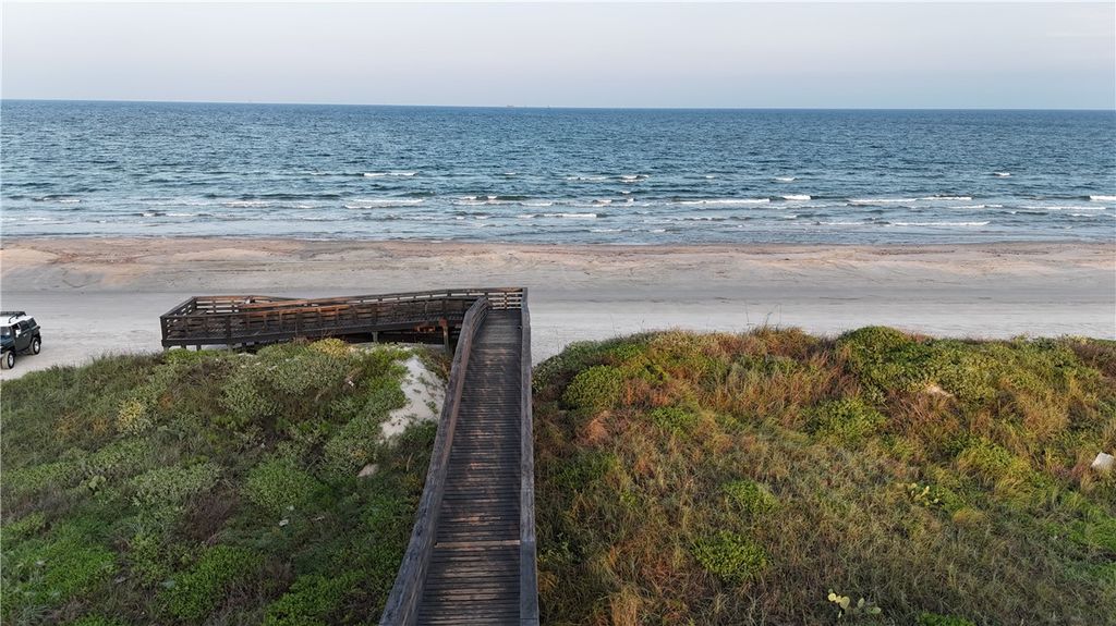 137 Beach View Dr, Port Aransas, TX 78373 — photo 5