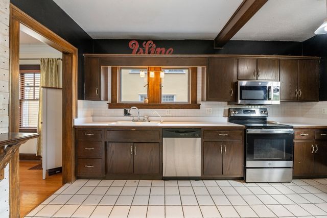 816 PARIS Avenue, Rockford, IL 61107