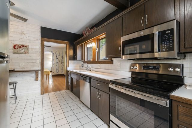 816 PARIS Avenue, Rockford, IL 61107