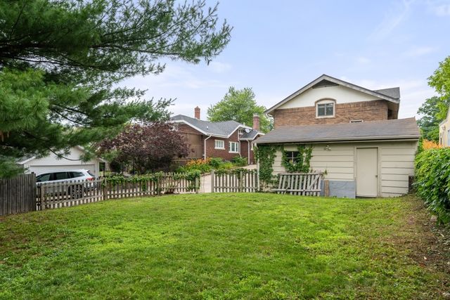 816 PARIS Avenue, Rockford, IL 61107