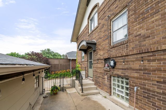 816 PARIS Avenue, Rockford, IL 61107