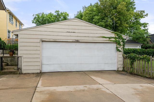 816 PARIS Avenue, Rockford, IL 61107
