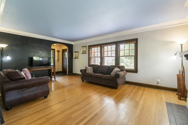 816 PARIS Avenue, Rockford, IL 61107