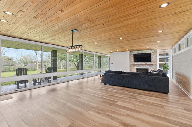 1504 Half Moon Drive, Wharton, TX 77488