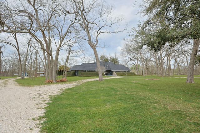 1504 Half Moon Drive, Wharton, TX 77488