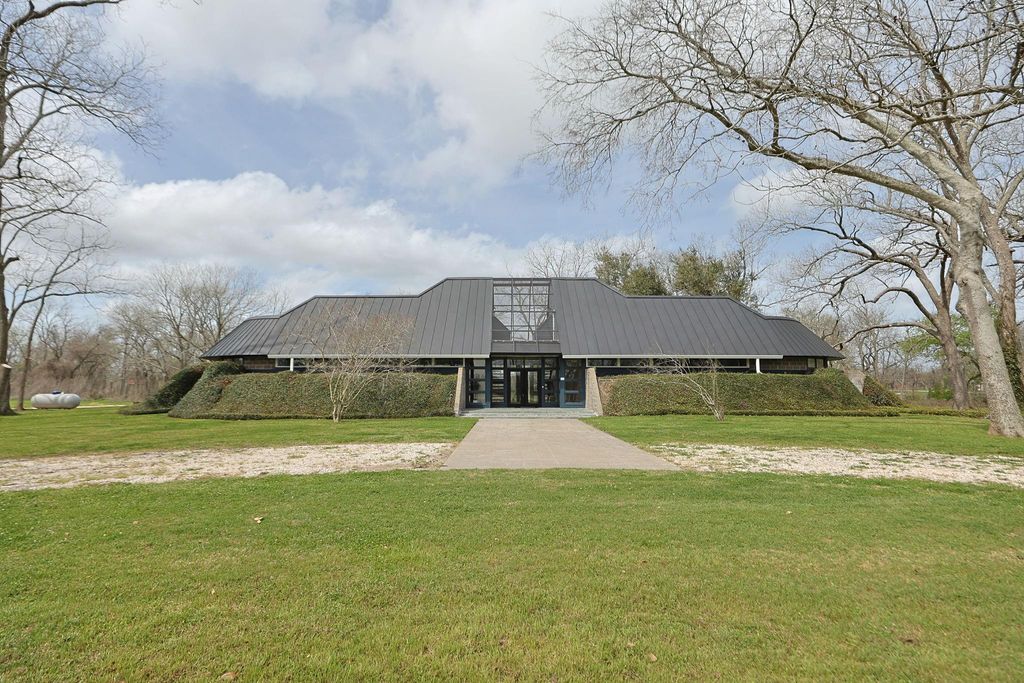 1504 Half Moon Drive, Wharton, TX 77488