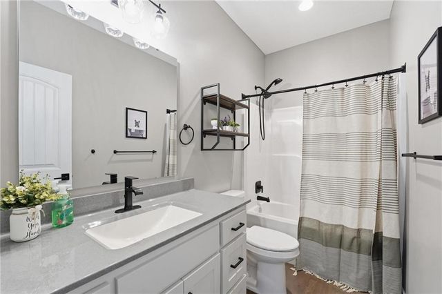 1411 Norfolk Drive, Harrisonville, MO 64701