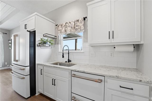 1411 Norfolk Drive, Harrisonville, MO 64701