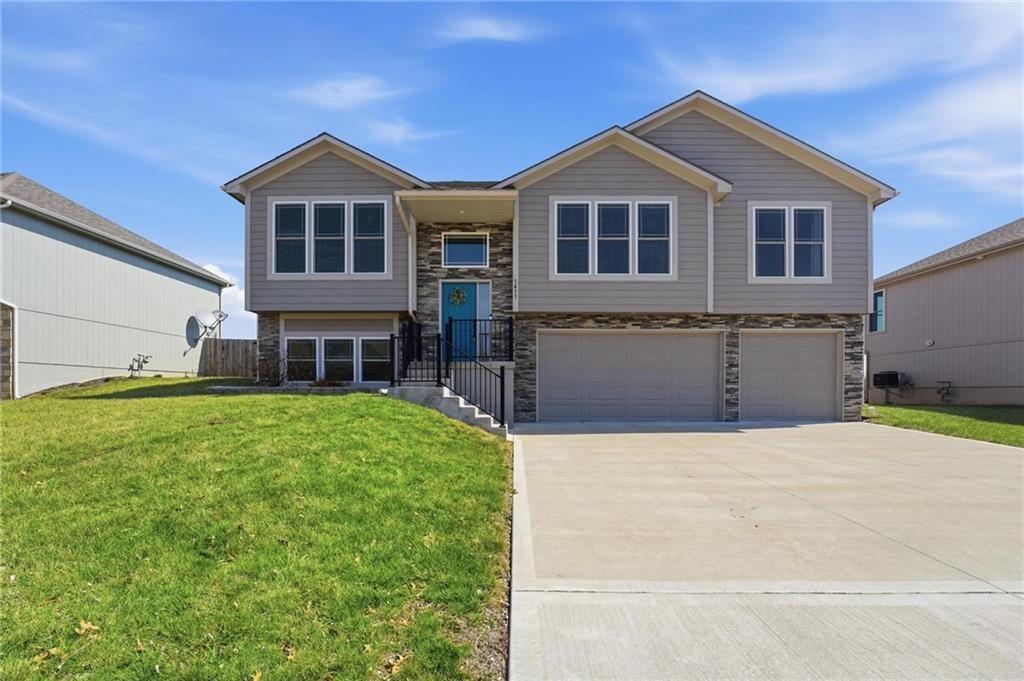 1411 Norfolk Drive, Harrisonville, MO 64701