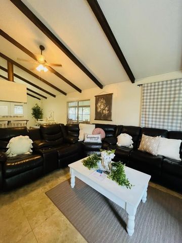 297 Vicki Drive, Livingston, TX 77351