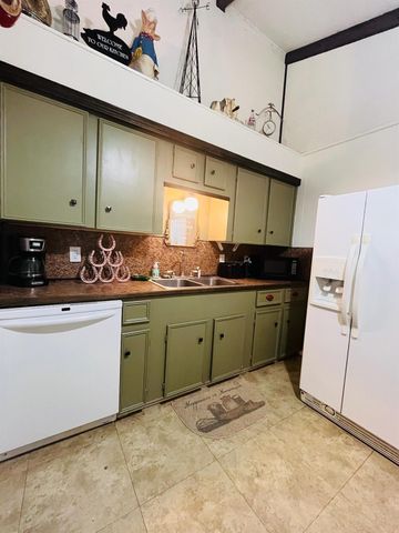 297 Vicki Drive, Livingston, TX 77351