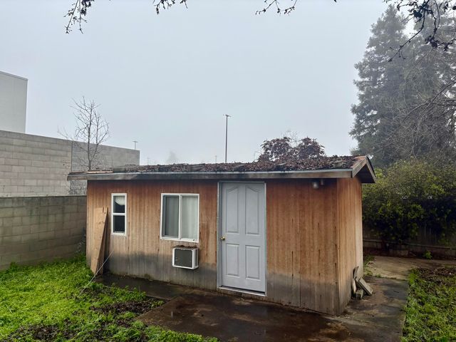 1900 E College Avenue, Visalia, CA 93292