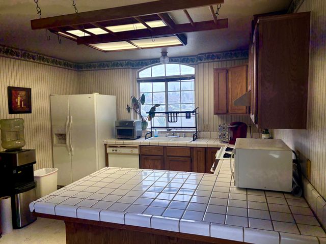 1900 E College Avenue, Visalia, CA 93292