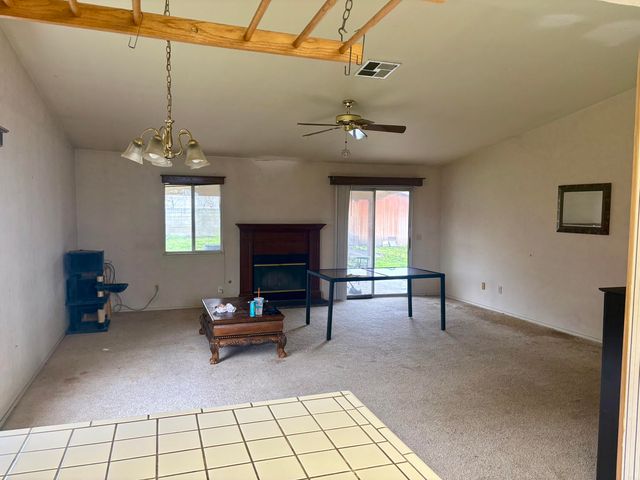 1900 E College Avenue, Visalia, CA 93292