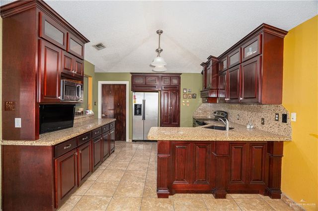 1801 Crown Pointe Boulevard, Mission, TX 78572