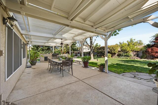 8800 Mannington St, Elk Grove, CA 95758